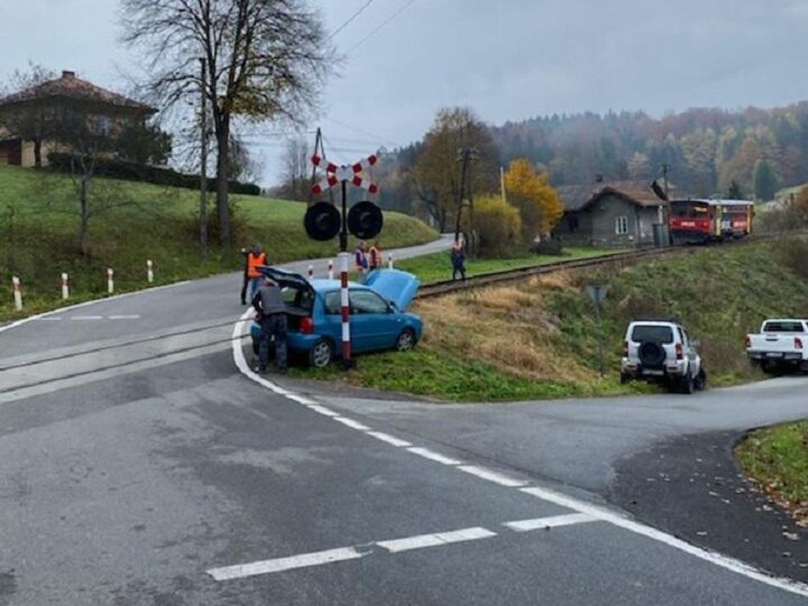 Szczęściarz z Bezmiechowej uniknął tragedii na przejeździe kolejowym