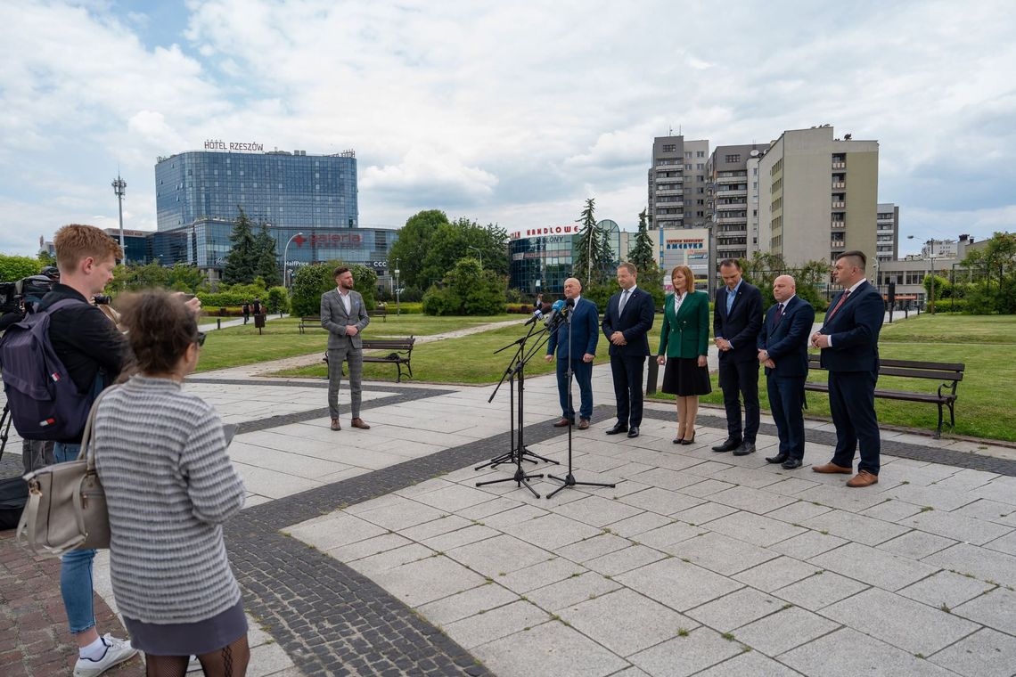 "Tak dziadowsko jeszcze nie było". Politycy PiS krytykują likwidację Rządowego Programu Inwestycji Strategicznych