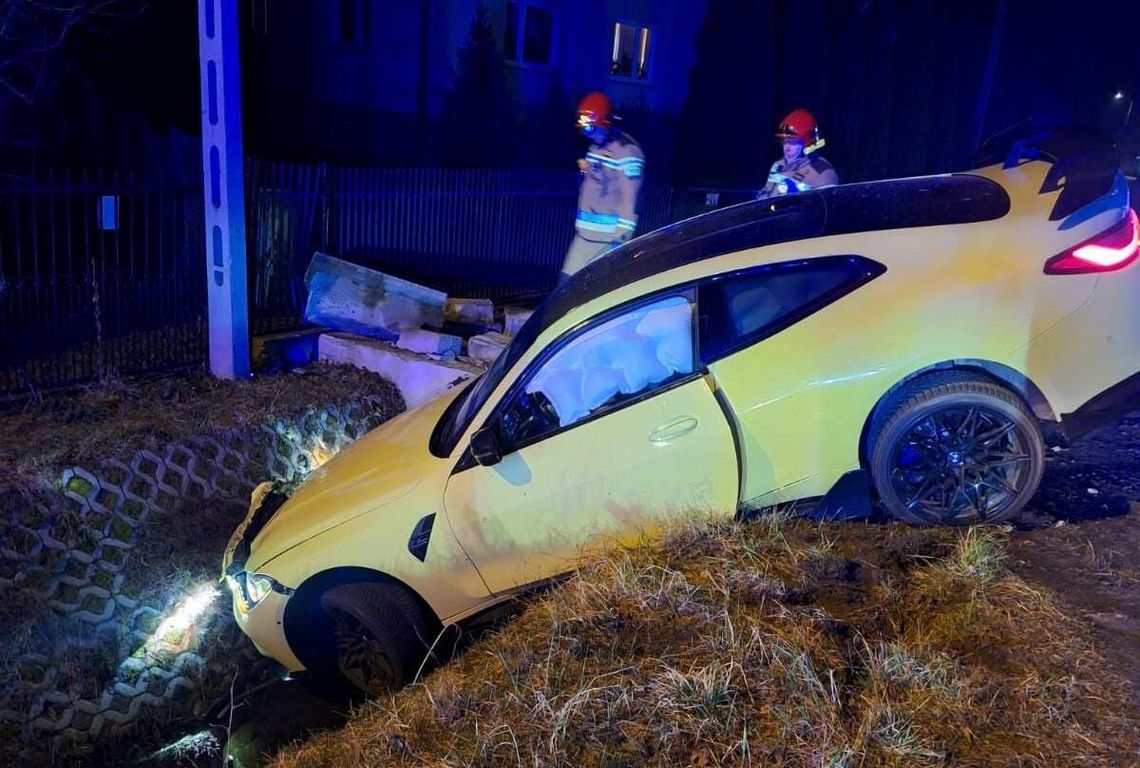Tarnobrzeg: BMW wypadło z drogi i uderzyło w przepust