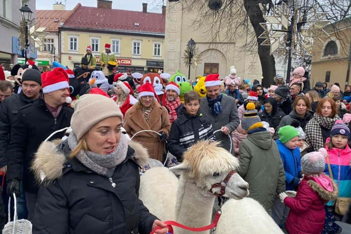 Tłumy podczas wizyty Świętego Mikołaja na rzeszowskim rynku