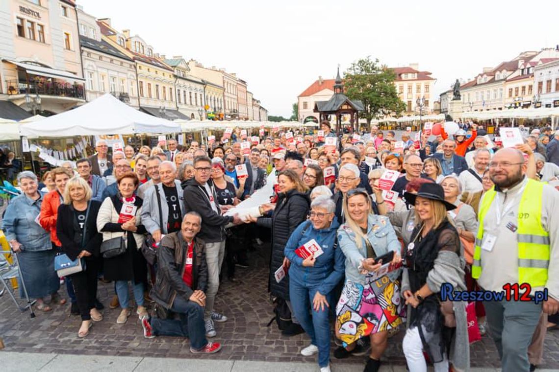 Tłumy przekonanych na "Tour de Konstytucja" w Rzeszowie 