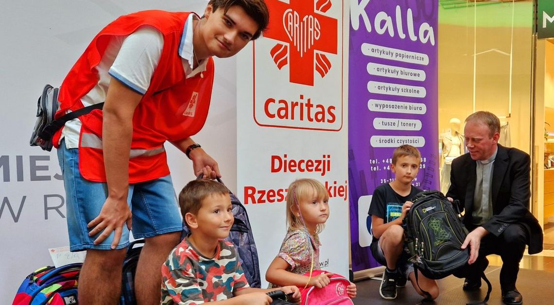 Tornister spakowany? Niektórym trzeba w tym pomóc!