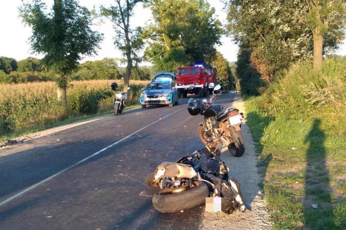 Tragiczny finał zderzenia motocyklisty z traktorem