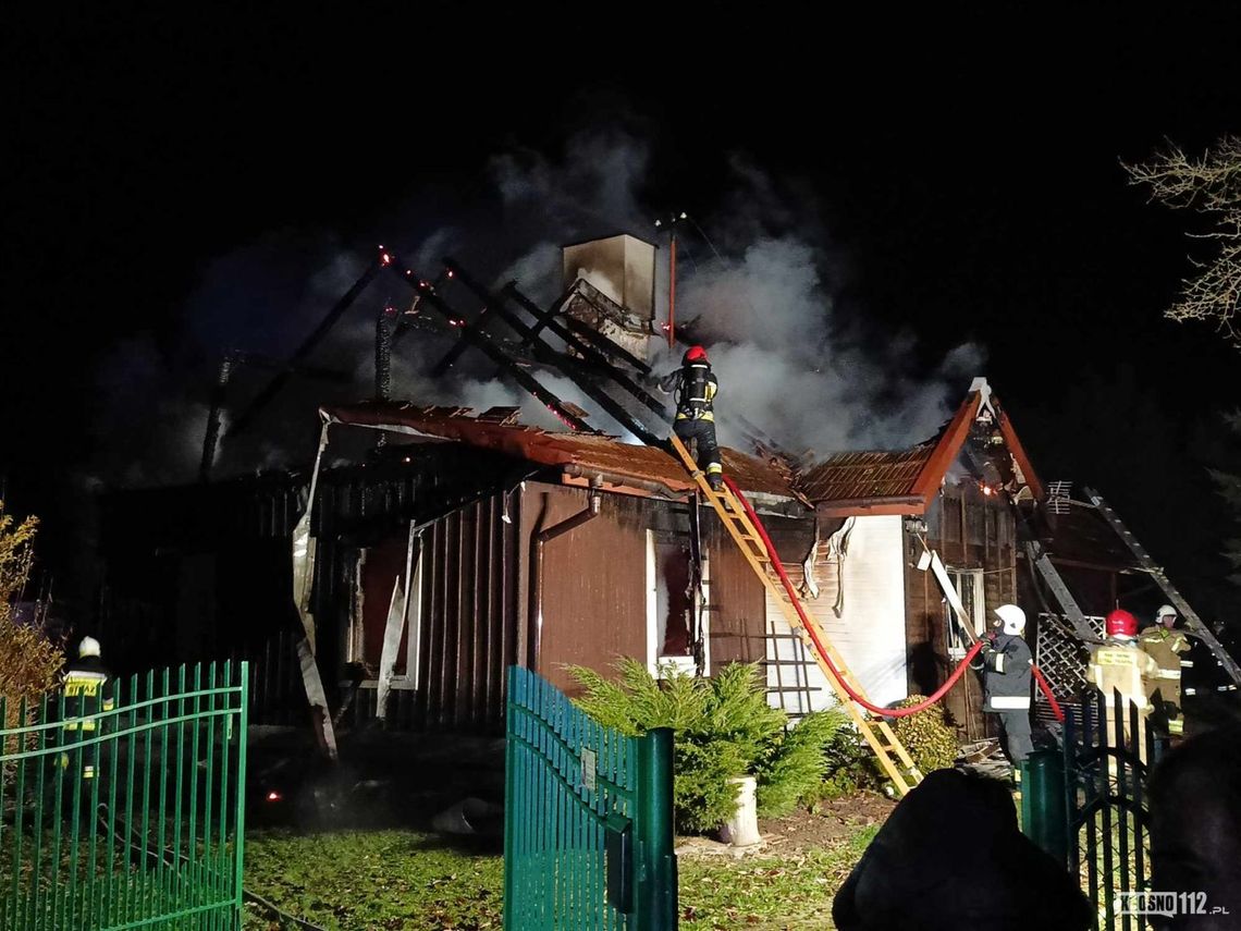 Tragiczny pożar domu na Podkarpaciu. Nie żyje 69-letnia kobieta [ZDJĘCIA]