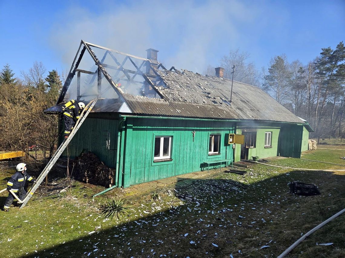 Tragiczny pożar domu pod Brzozowem. 90-letnia mieszkanka zginęła w pożarze domu