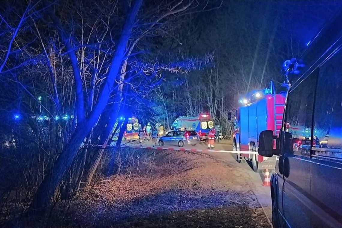 Tragiczny wypadek na Podkarpaciu. Kierowca BMW wjechał w drzewo