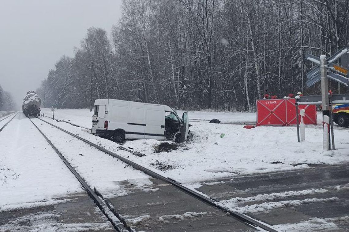 Tragiczny wypadek na przejeździe kolejowym w Hucie Deręgowskiej