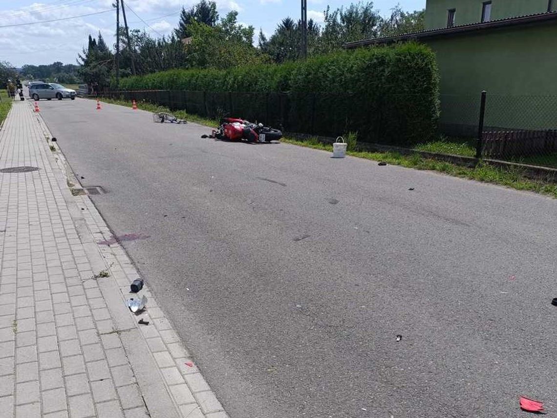 Tragiczny wypadek w Kłodawie. W zderzeniu rowerzysty z motocyklistą zginął 77-latek