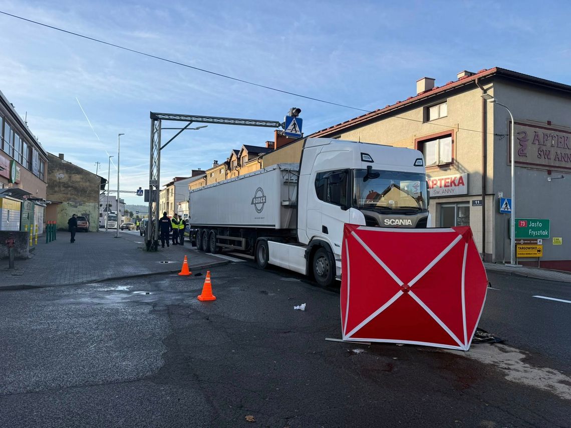 Tragiczny wypadek w Kołaczycach. Nie żyje potrącony pieszy