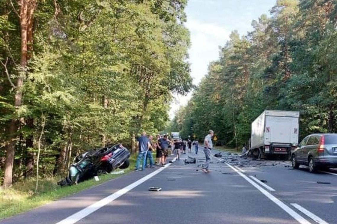 Tragiczny wypadek w Widełce. Nie żyje kierowca BMW [FOTO]