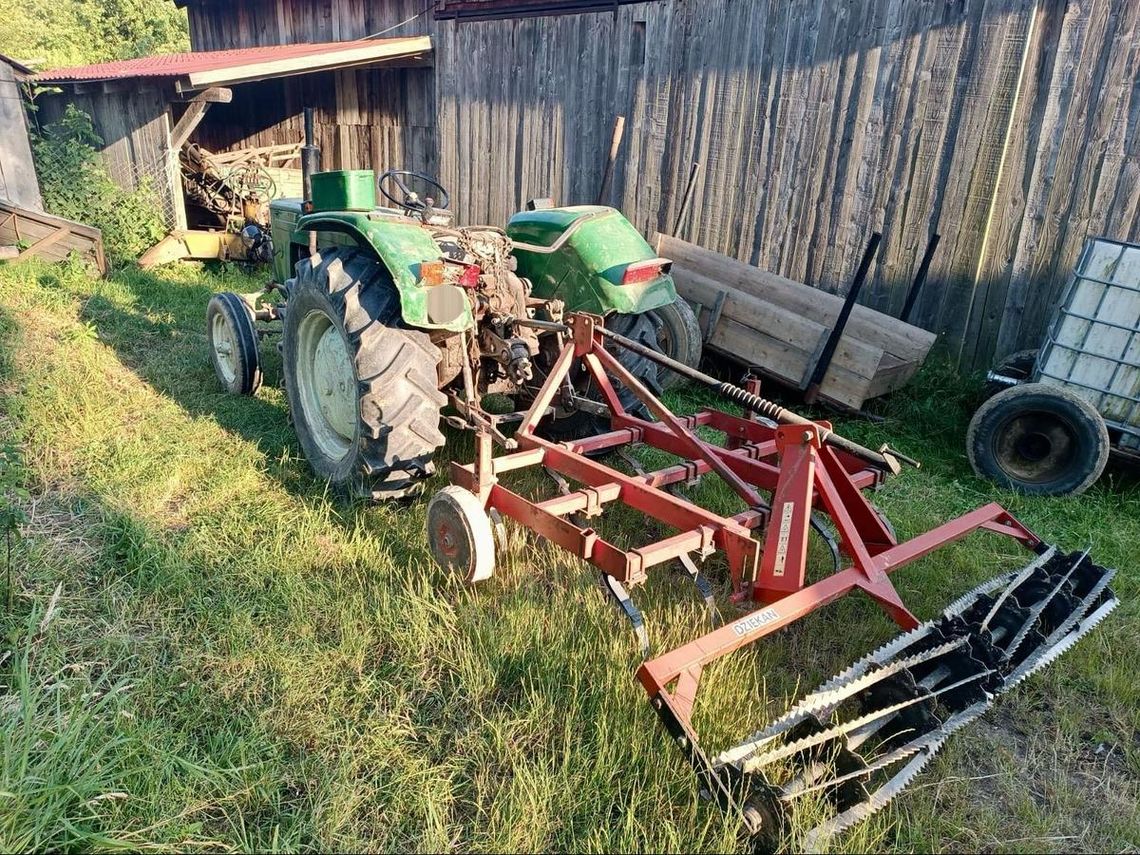 Traktor przejechał rolnika. 82-latek walczy o życie