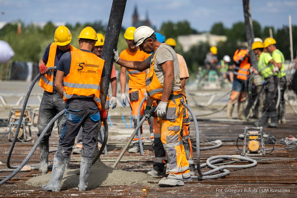 Trwa betonowanie kluczowego fragmentu Wisłokostrady