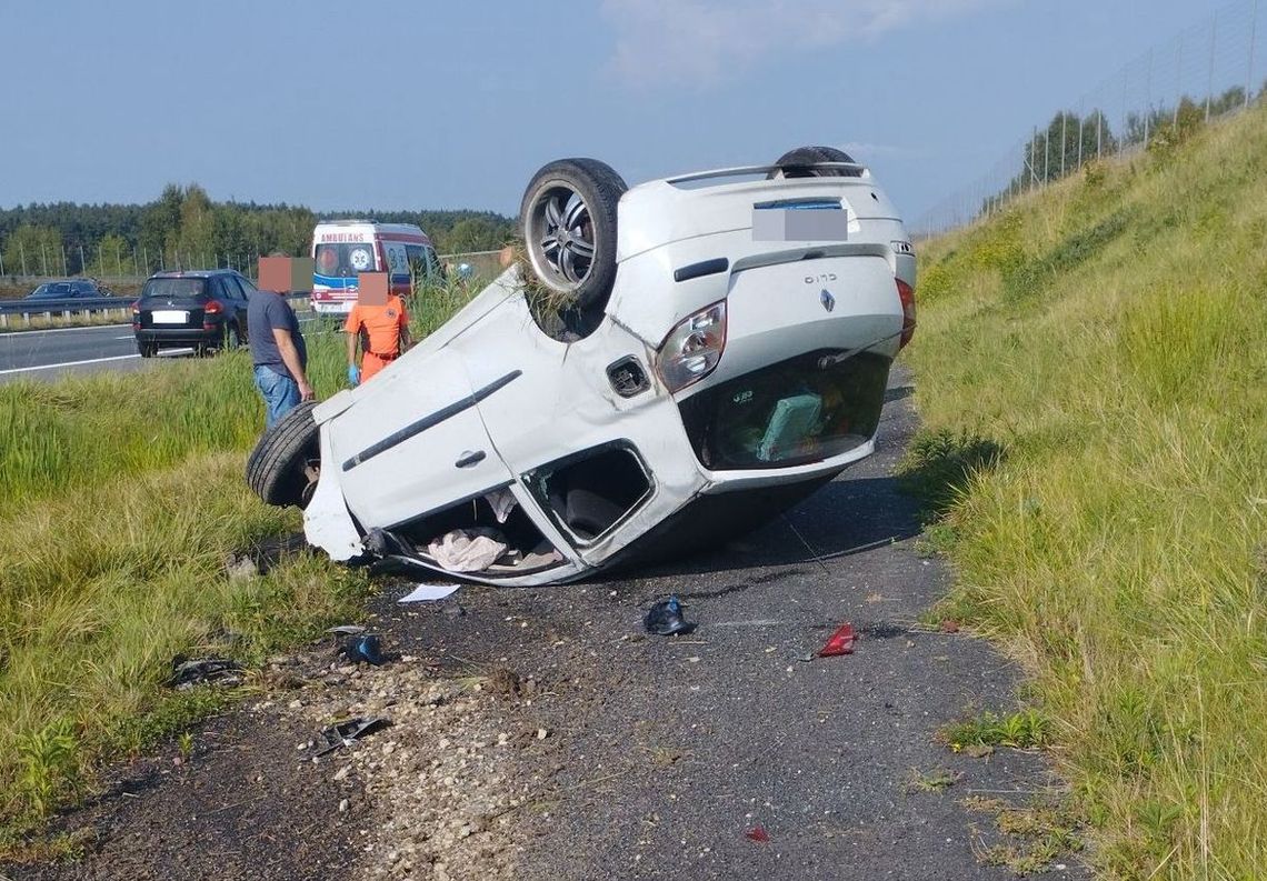 Ucieczka przed policją zakończyła się dachowaniem