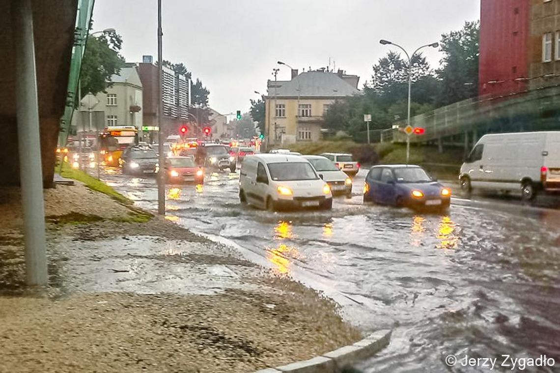 Ulewa i trąba powietrzna w Rzeszowie! [WIDEO]