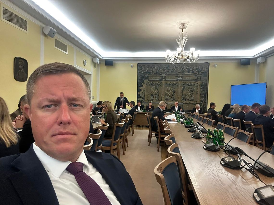 Ustawa okołobudżetowa na Komisji Finansów. Połuboczek: "To przykład kreatywnej księgowości"