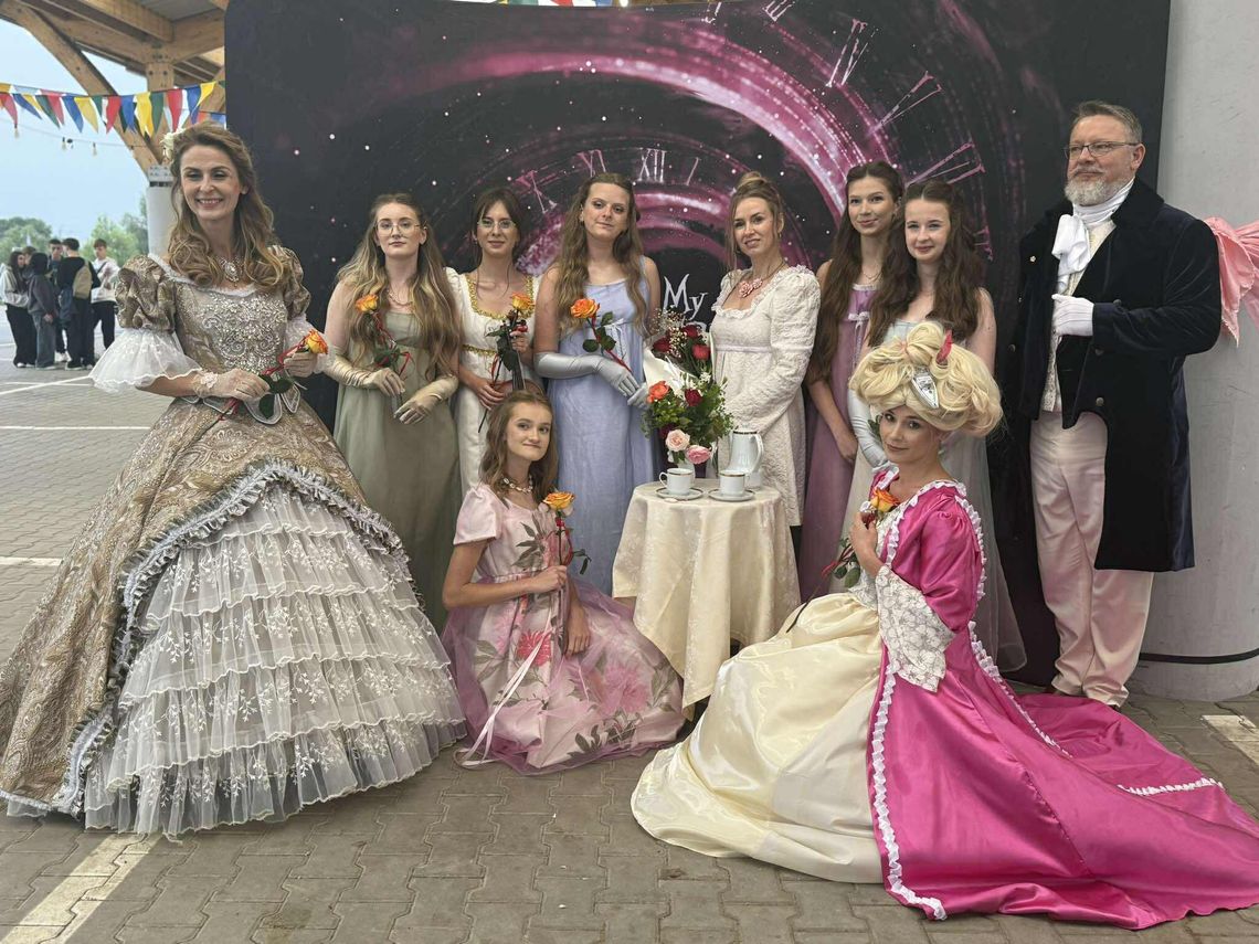 Wieczór regencyjnej magii. Sędziszów Młp. w blasku sukni, smyczka i spojrzeń