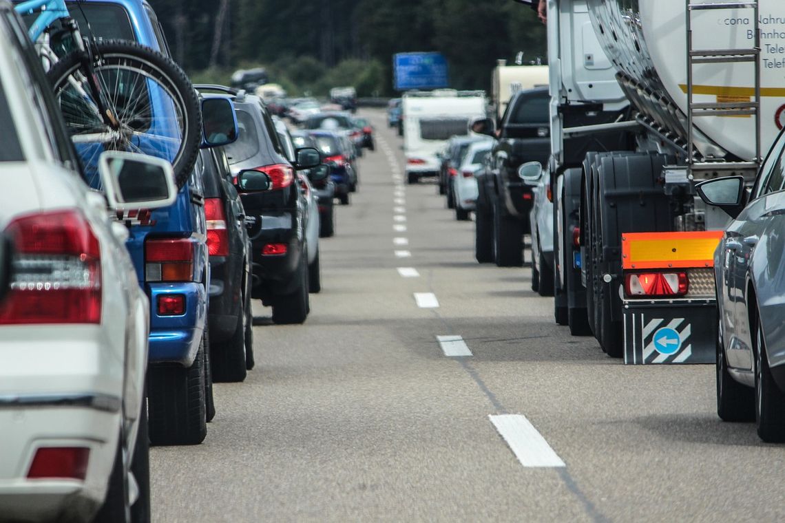 Wielki korek na Pobitnie i Załężu. Drogowcy malują pasy