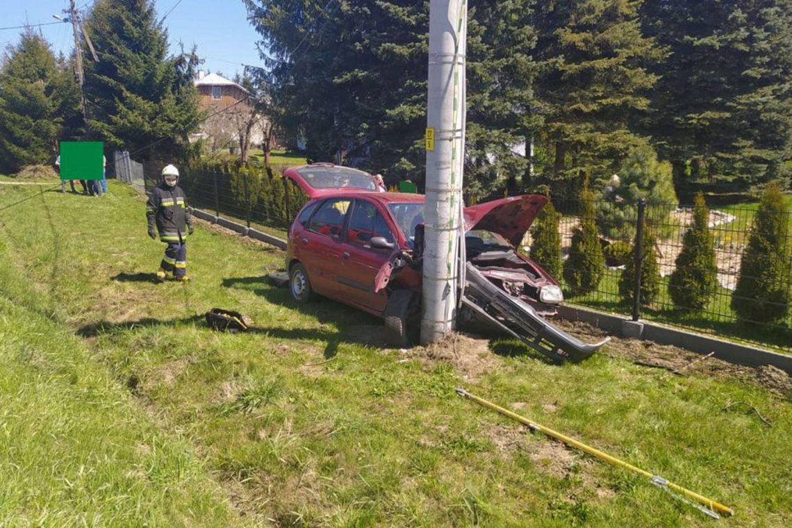 Wjechała w słup energetyczny - o włos od tragedii