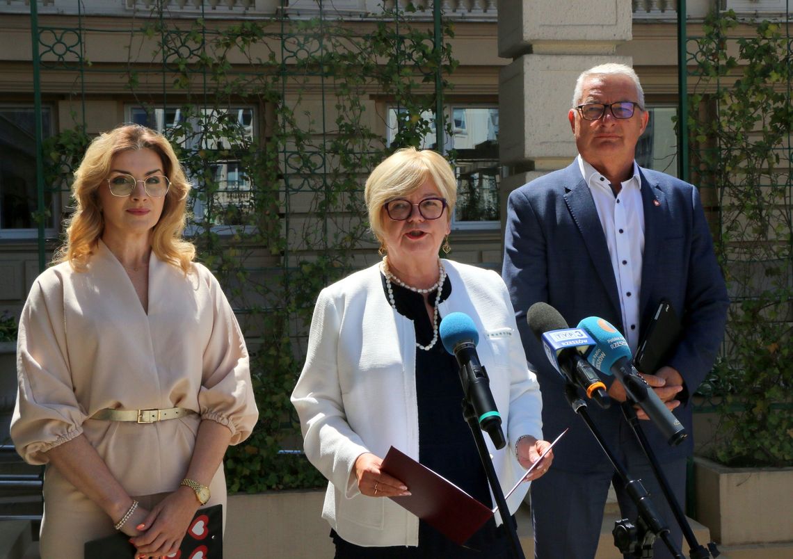 Wojewoda i parlamentarzyści o wsparciu dla rodzin i seniorów. Rusza nabór do programu „Aktywny dzienny opiekun”