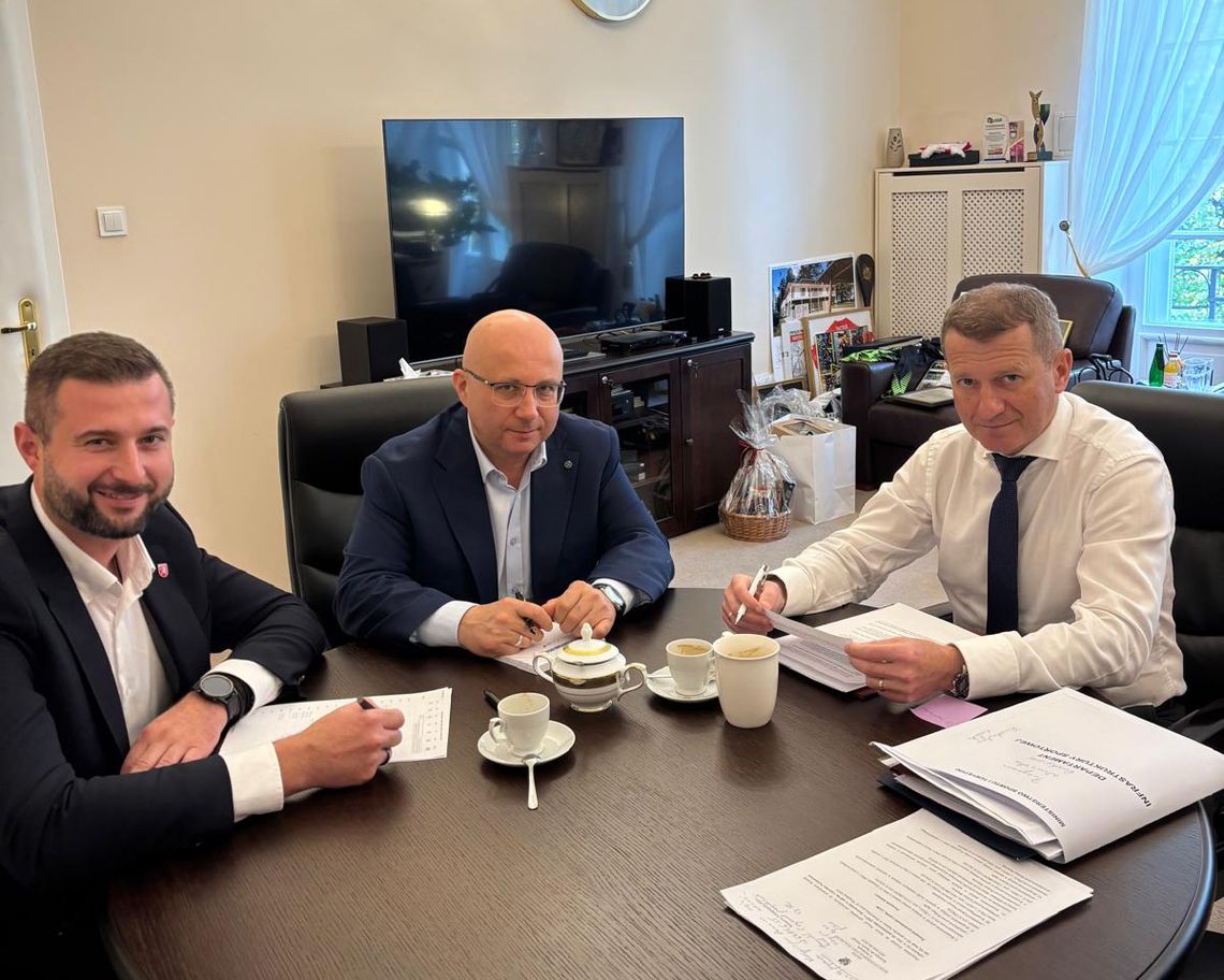 Współpraca, która przynosi efekty. Poseł Dziedzic i wójt Homa wspólnie pozyskali środki dla Gminy Świlcza