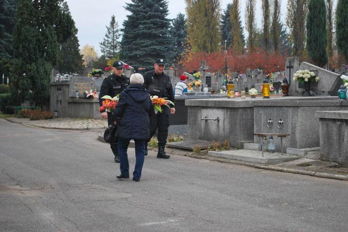 Wszystkich Świętych 2021. Policja: uważajcie na złodziei