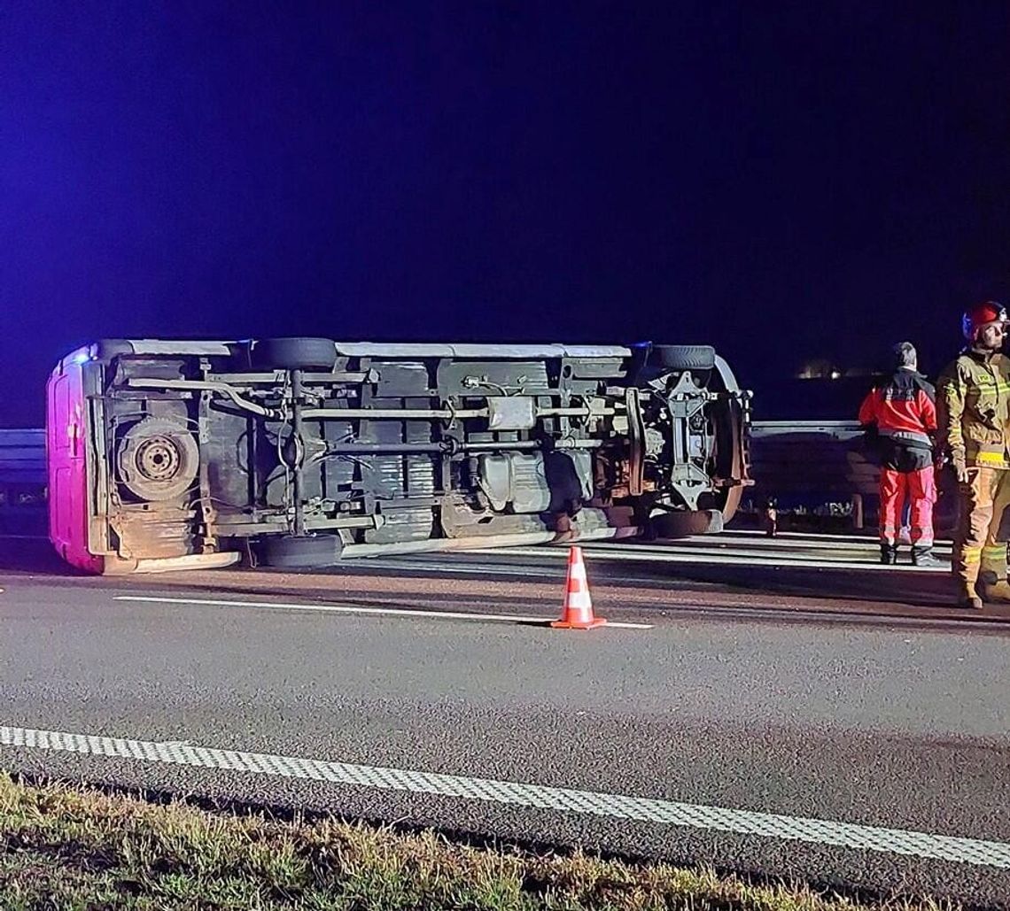 Wypadek busa na autostradzie A4 w okolicach Przeworska
