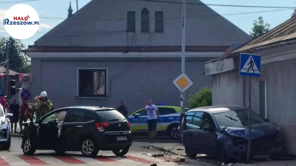 Wypadek dwóch samochodów w Głogowie Małopolskim