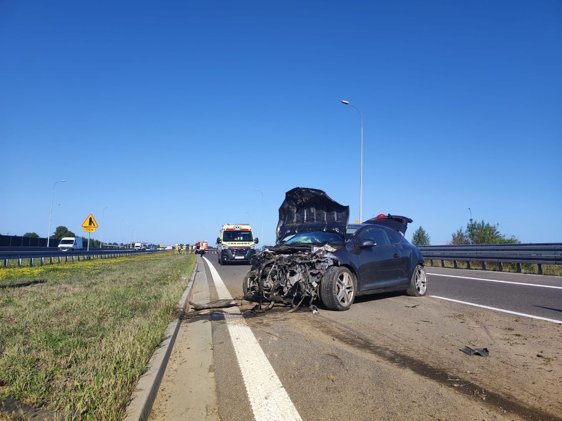 Wypadek na A4 pod Rzeszowem. Ranne 2-letnie dziecko [ZDJĘCIA]