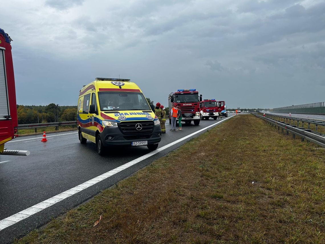 Wypadek na autostradzie A4 pod Rzeszowem. Dwie osoby ranne! [ZDJĘCIA]