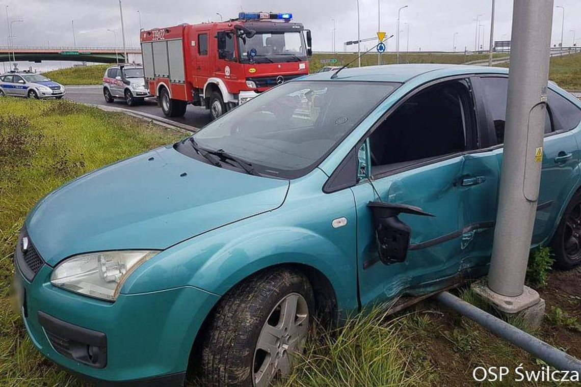 Wypadek na DK nr 94 w Świlczy. Samochód uderzył w bariery energochłonne