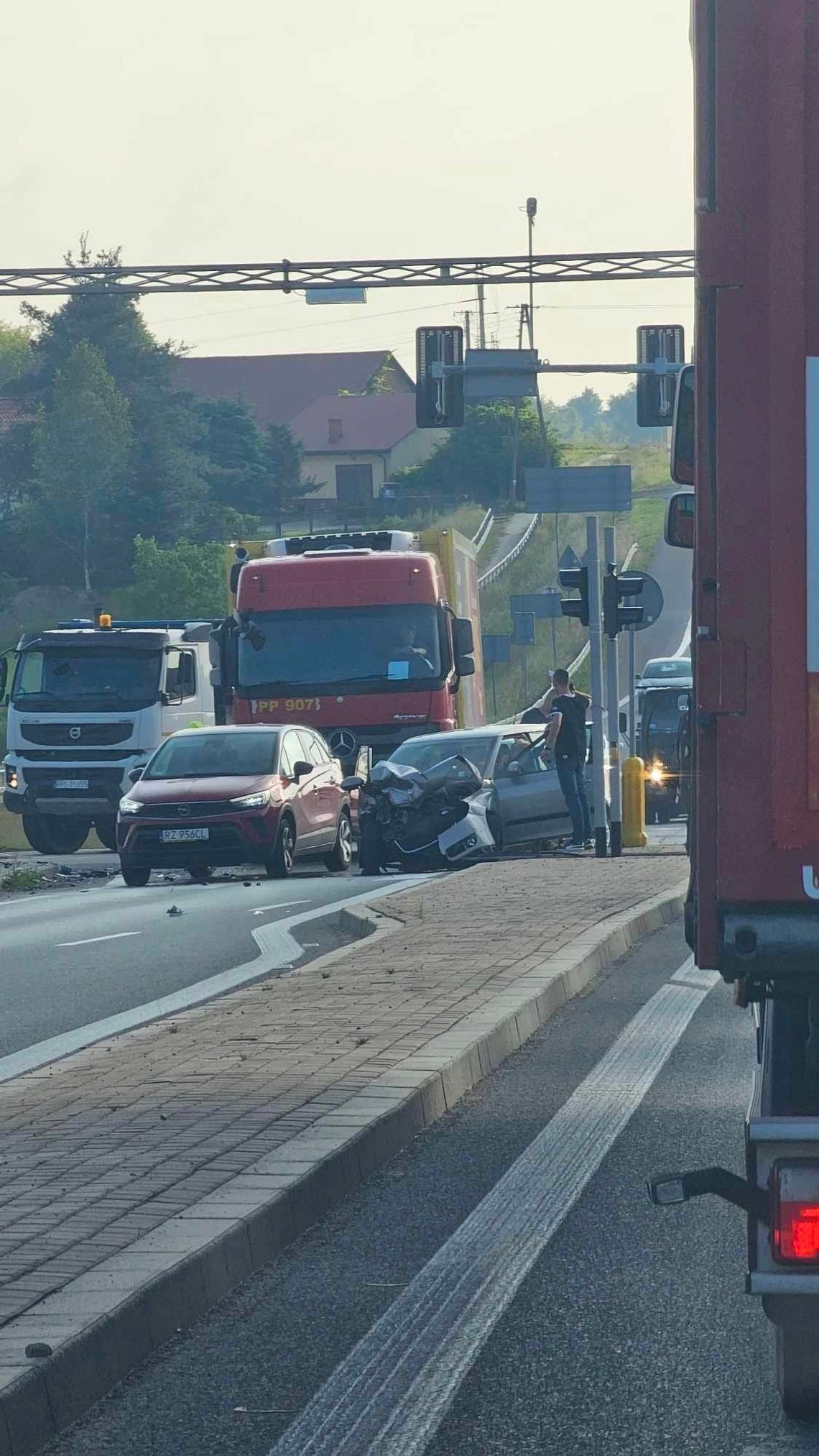 Wypadek na DK94 w Sędziszowie Młp. 2 osoby ranne