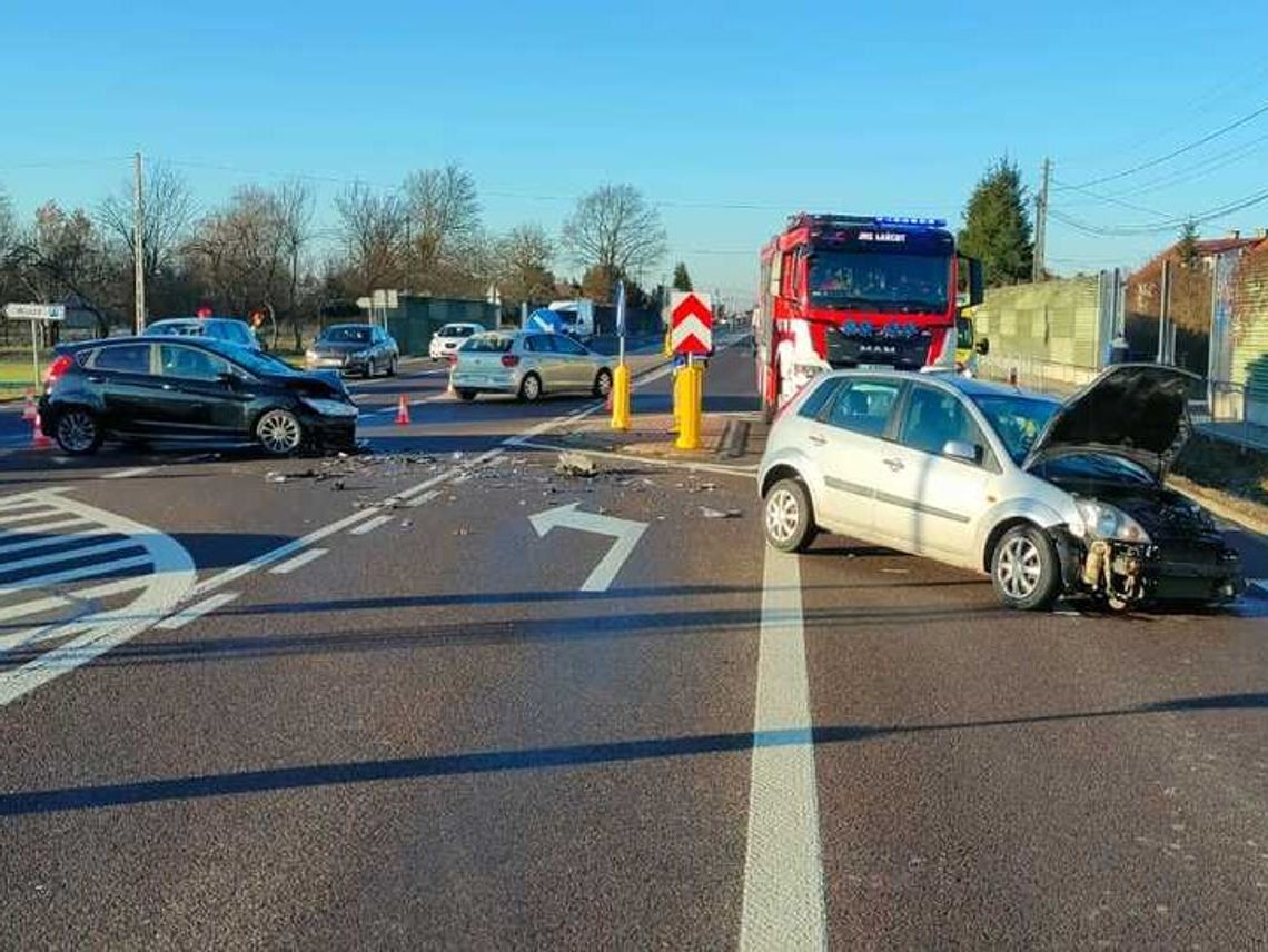 Wypadek na drodze krajowej 94. Dwie osoby ranne