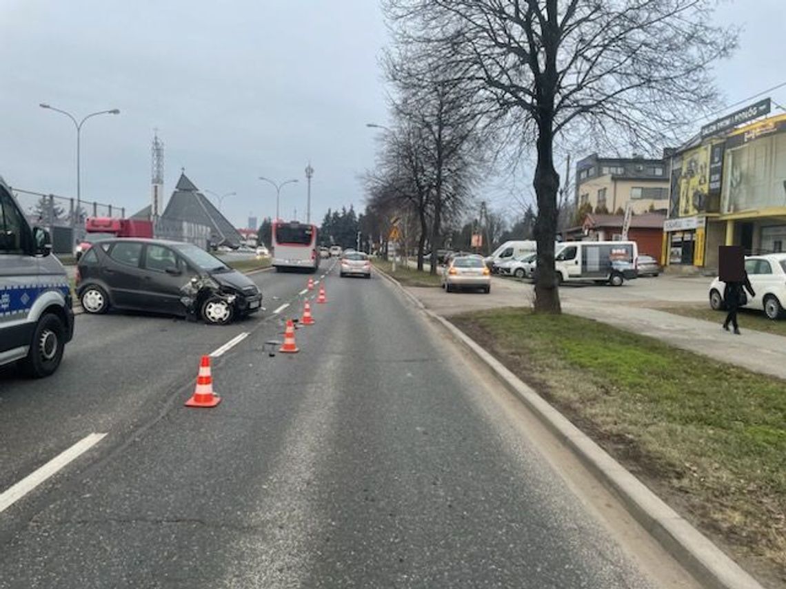 Wypadek na ul. Lwowskiej. Zderzyły się dwa samochody osobowe i autobus MPK
