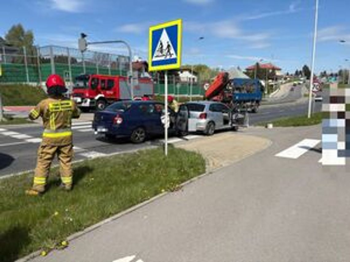 Wypadek na ul. Podkarpackiej w Rzeszowie: 89-latek w szpitalu po kolizji z Volkswagenem