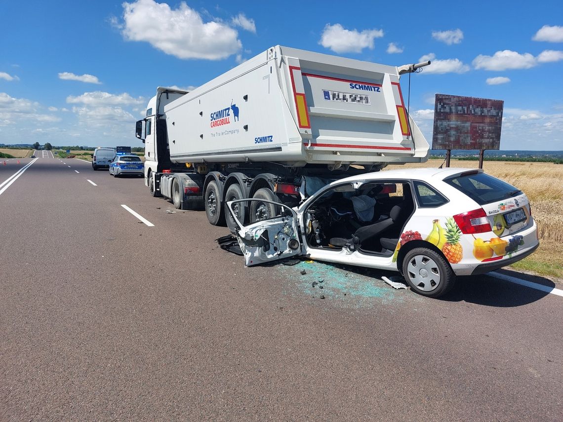 Wypadek w Kosinie na DK94. Kierowca osobówki trafił do szpitala