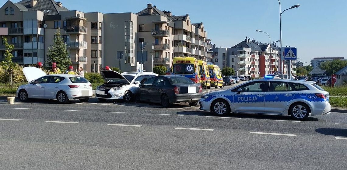 Wypadek w Rzeszowie. Zderzenie 3 pojazdów - 2 osoby ranne