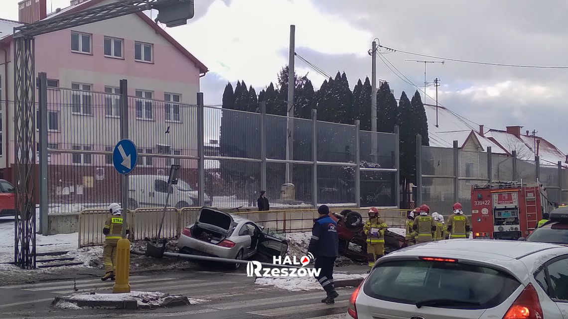 wypadek toyoty i peugeota w Świlczy