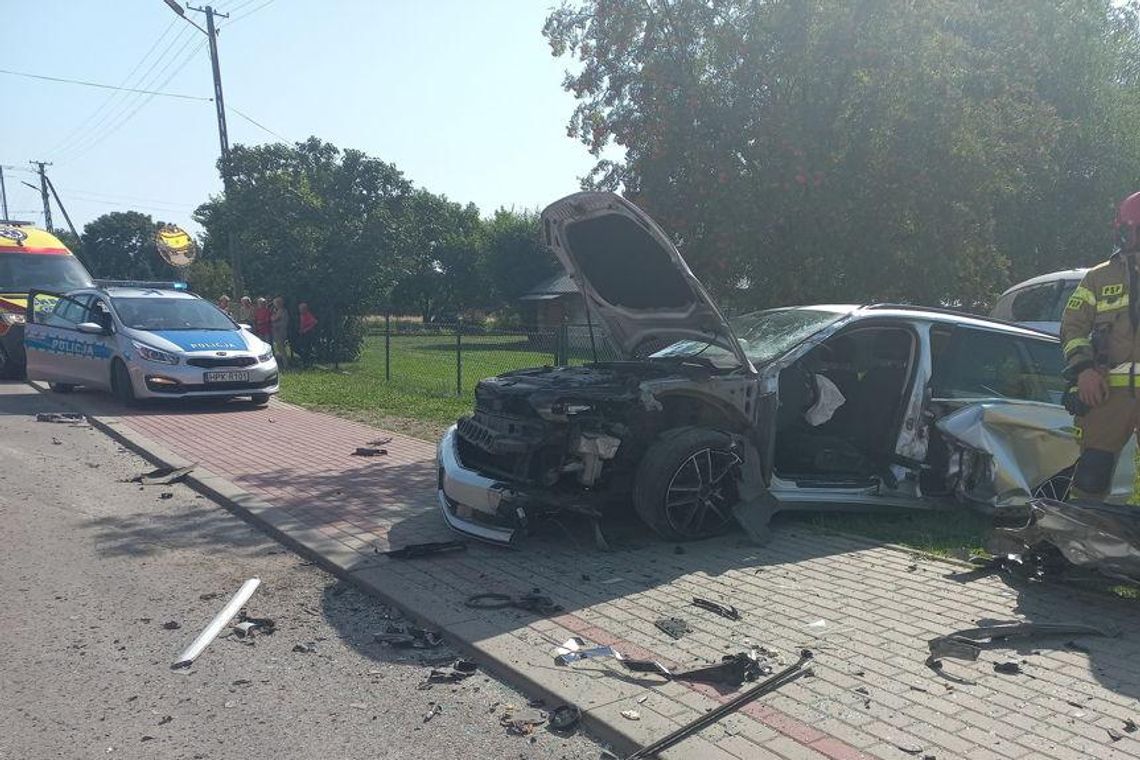 Wypadek w Trzebownisku. Czołowe zderzenie dwóch samochodów [FOTO]