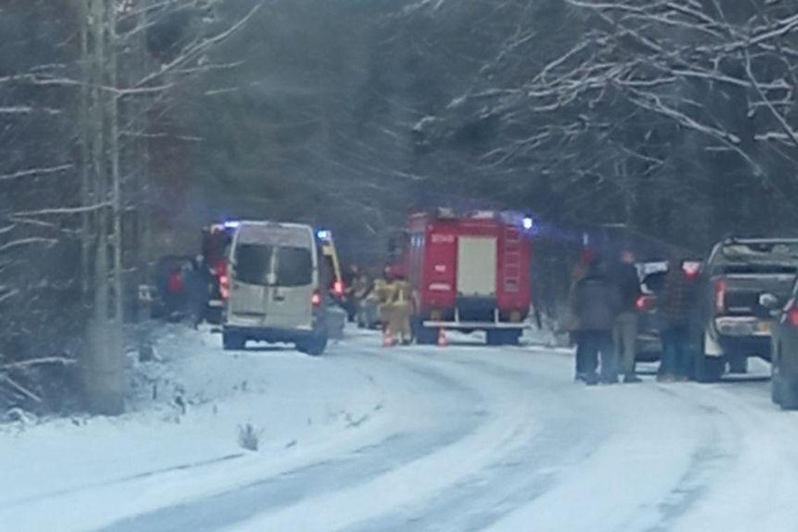 Wypadek w Wysokiej Głogowskiej. Czołowe zderzenie samochodów