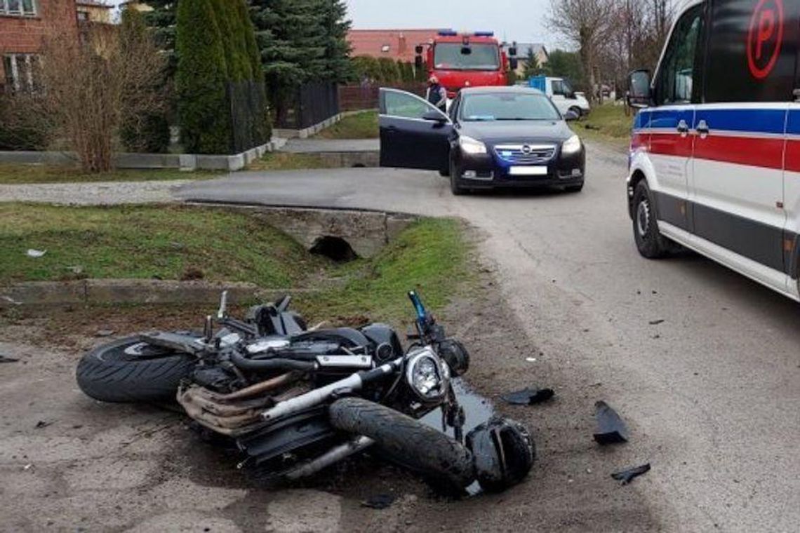 Wypadek z udziałem motocyklisty. Ranni trafili do szpitala