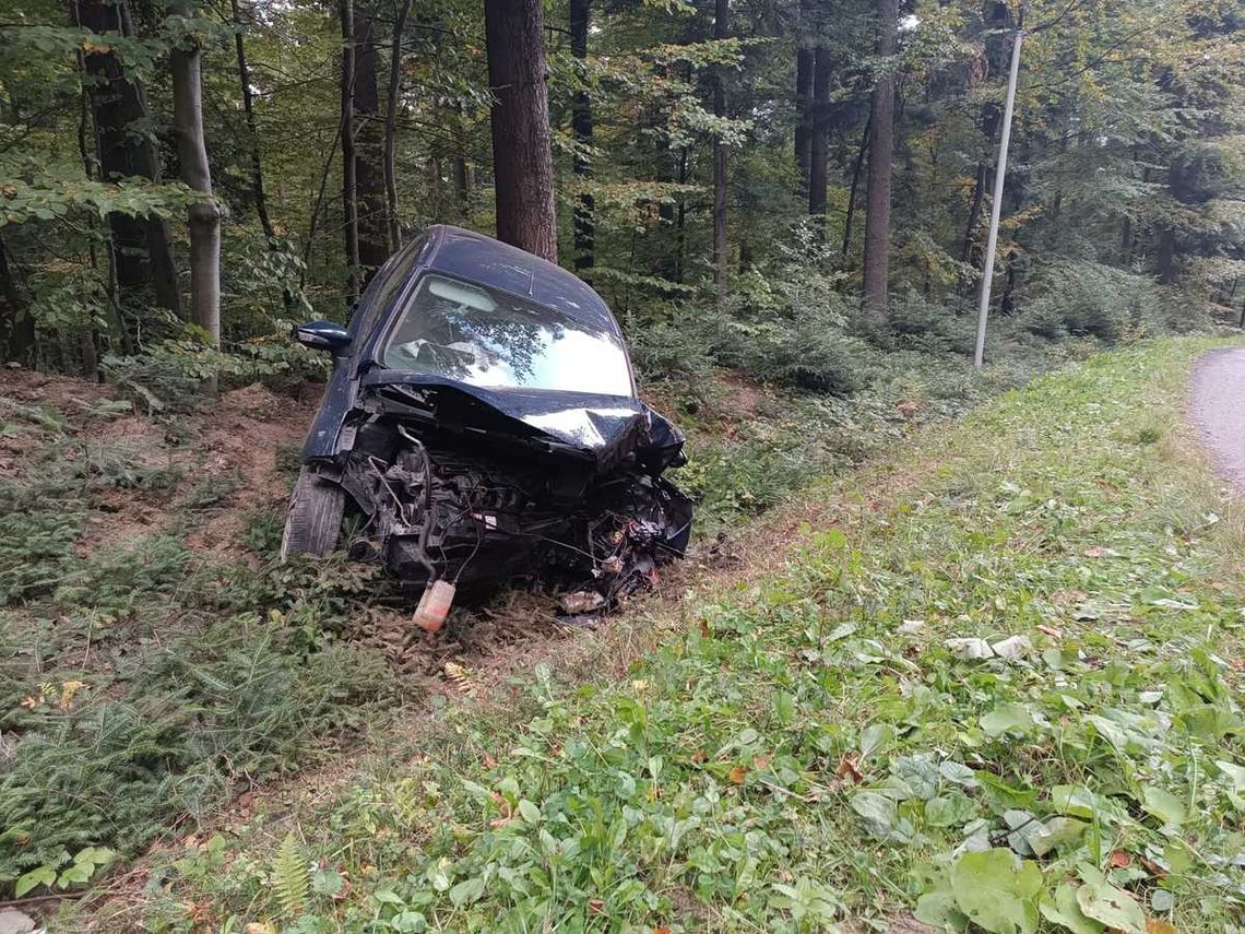 Wypadł samochodem z drogi Kierowca śmigłowcem LPR trafił do szpitala w Rzeszowie