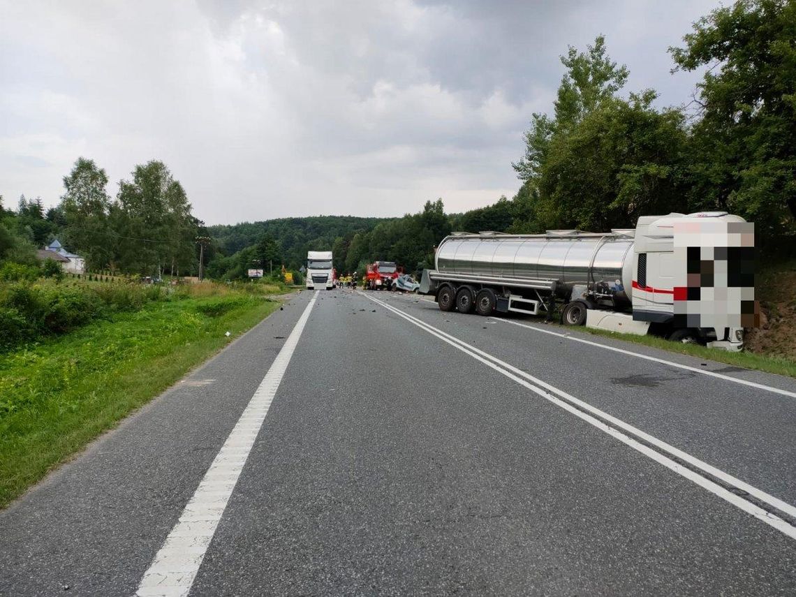 Zablokowana droga w Połomii! Policjanci kierują na objazd