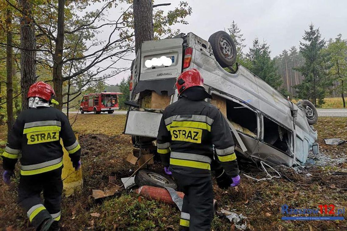 Zaklików. Dachowanie busa