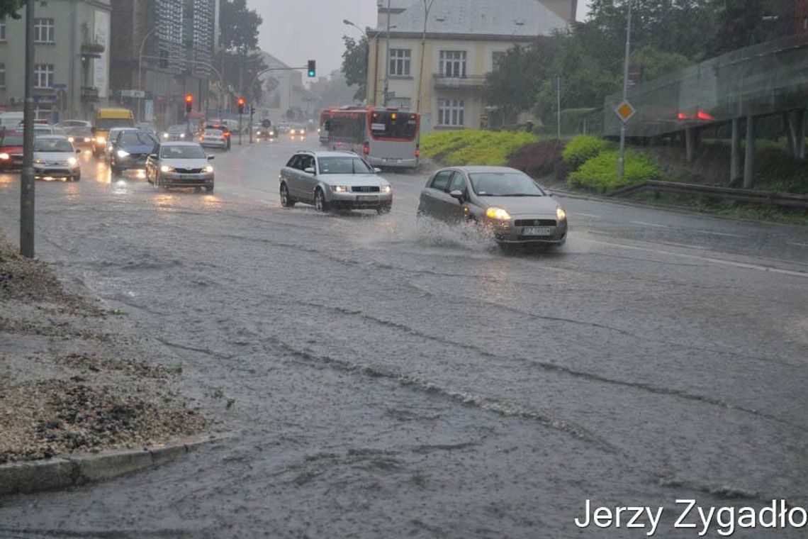 Zalane ulice w Rzeszowie. Korki w centrum