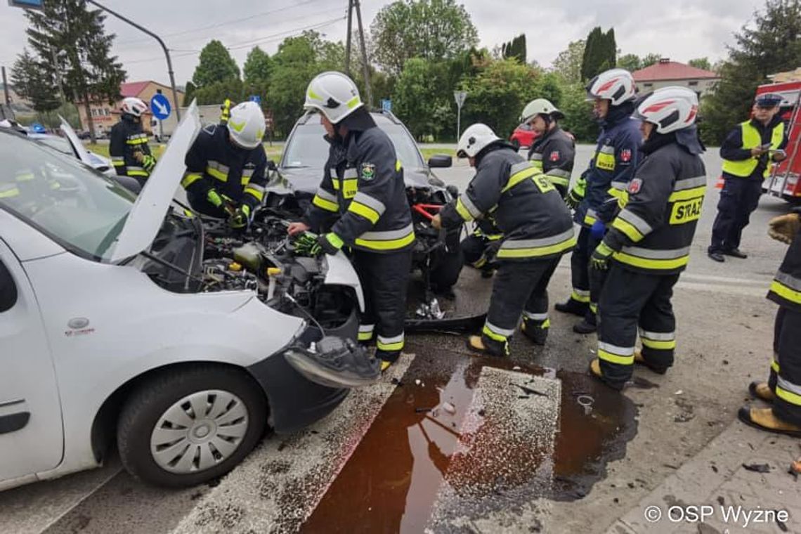 Zderzenie 3 samochodów na DK19 Wyżne, zablokowana droga!