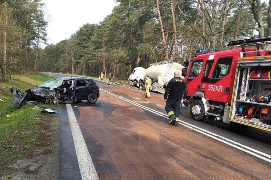 Zderzenie ciężarówki z samochodem osobowym