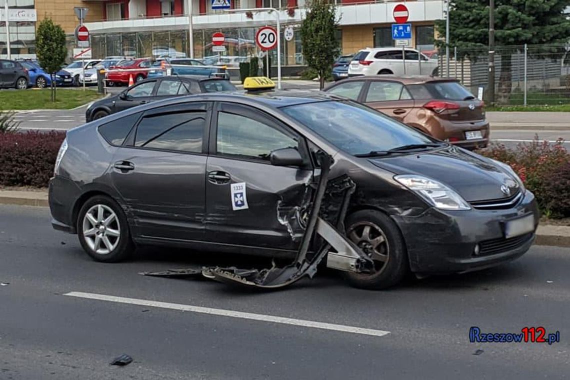 Zderzenie citroena z toyotą na al. Kopisto [Foto, Wideo]