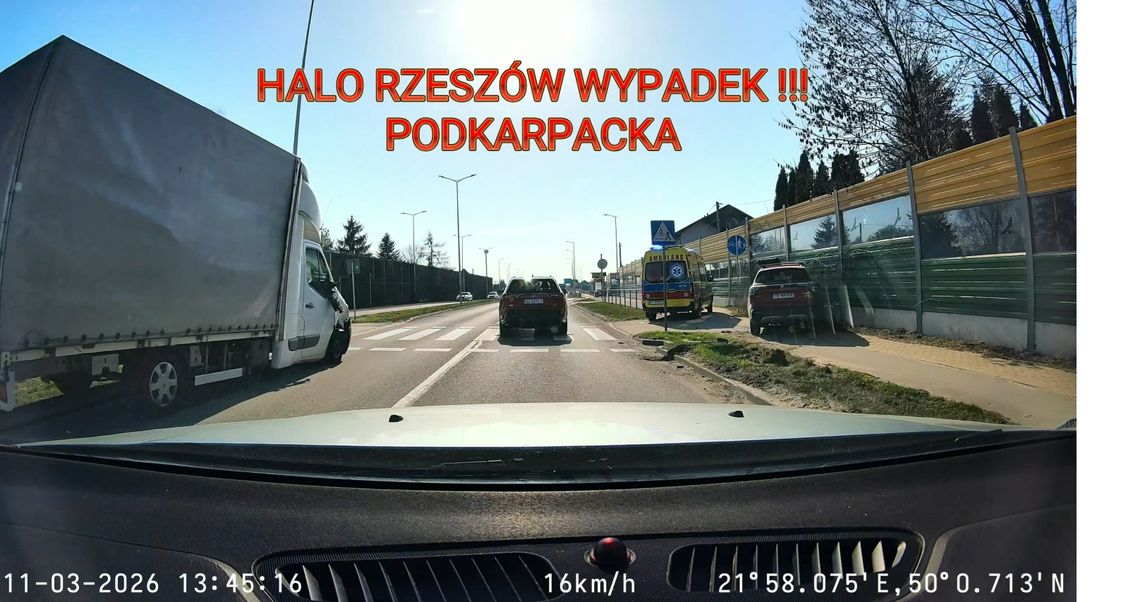 Utrudnienia po zderzeniu dostawczaka z osobówką na Podkarpackiej w Rzeszowie [WIDEO]