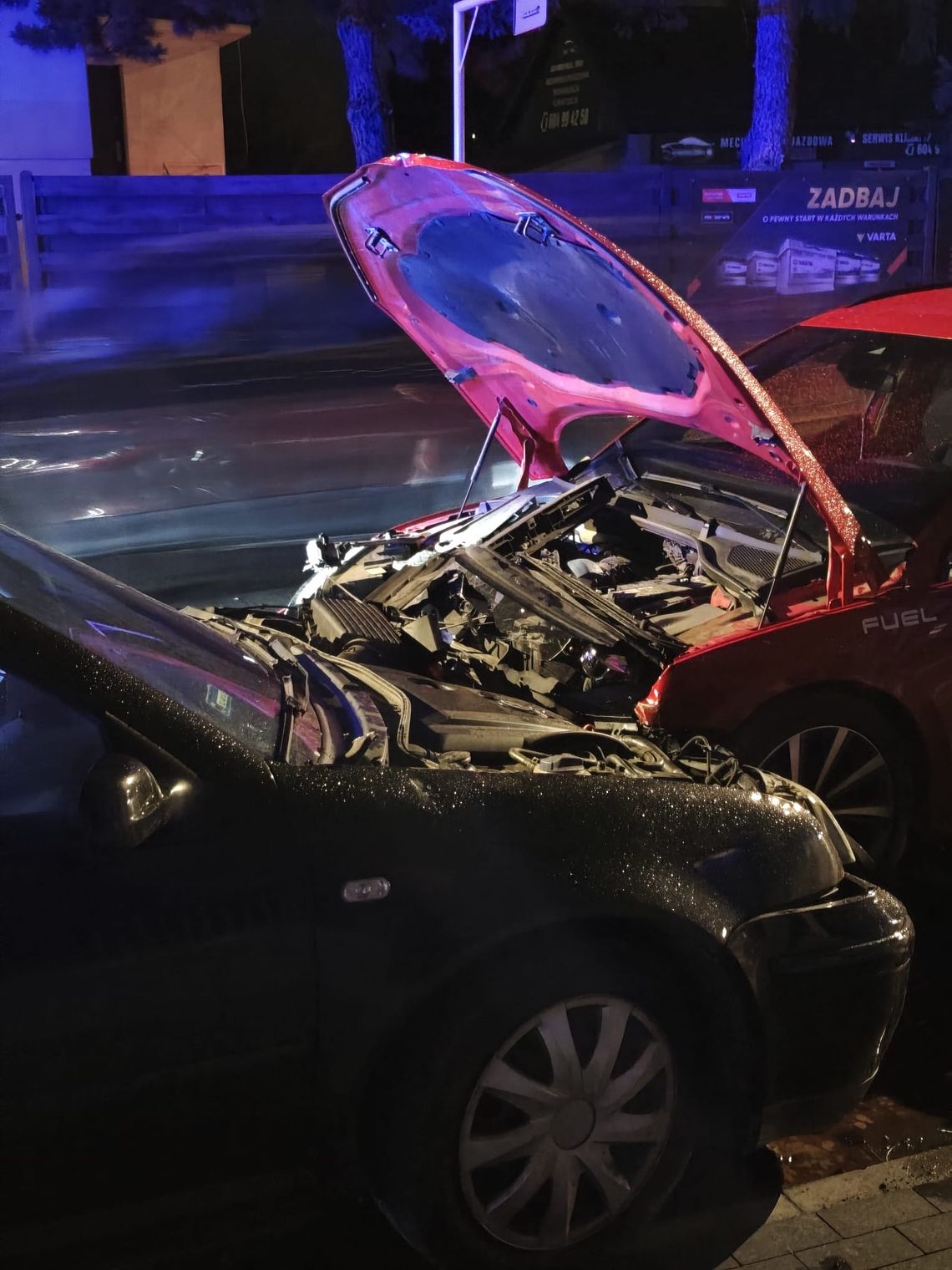 Zderzenie dwóch aut na Strażackiej w Rzeszowie. Droga całkowicie zablokowana [ZDJĘCIA, VIDEO]