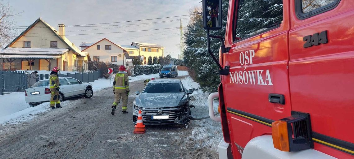 Zderzenie dwóch samochodów w Kielanówce. Strażacy OSP Nosówka z akcji